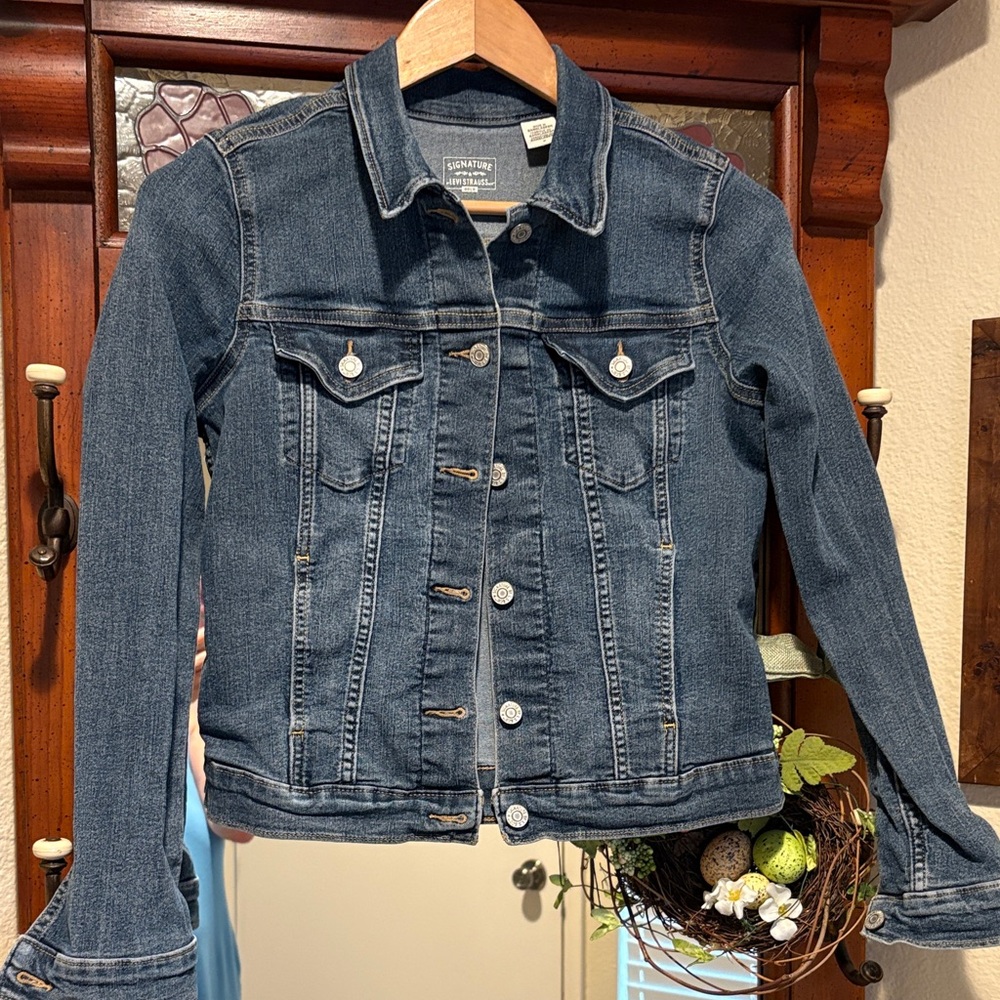 Classic Levi Medium Wash Denim Jacket